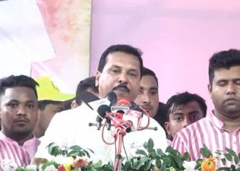 ছাত্রলীগ সিগারেট হাতে নিয়েছে দেখাতে পারলে রাজনীতি ছাড়বেন এমপি বাবু!