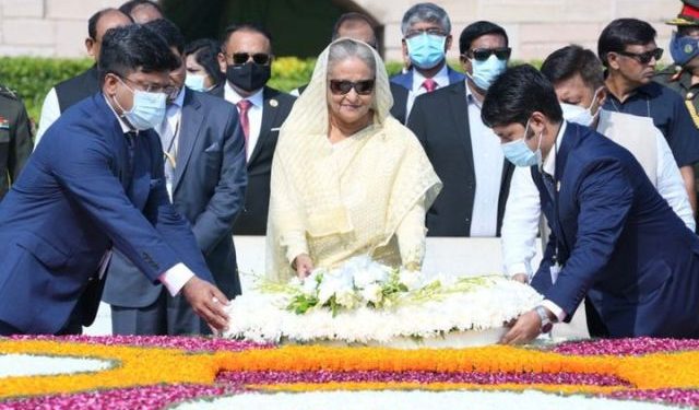 মহাত্মা গান্ধীর প্রতি গভীর শ্রদ্ধা নিবেদন করেছেন প্রধানমন্ত্রী