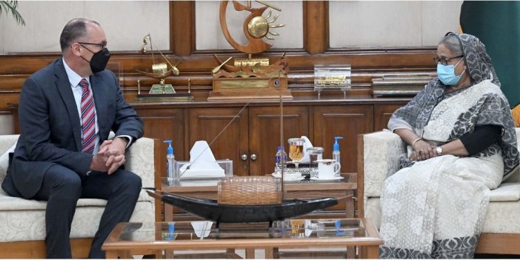 প্রধানমন্ত্রী শেখ হাসিনার নেতৃত্বে টিকাদান কার্যক্রমে বাংলাদেশ যুক্তরাষ্ট্রের চেয়ে এগিয়ে-পিটার হাস