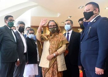 লন্ডনের উদ্দেশে প্রধানমন্ত্রীর ঢাকা ত্যাগ