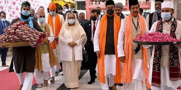 নিজামউদ্দিনের দরগা জিয়ারতের মাধ্যমে ভারতে প্রধানমন্ত্রীর সফর শুরু