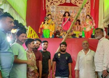 ১৩নং ওয়ার্ডের পূজা মন্ডপ পরিদর্শনে কাউন্সিলার খোরশেদ