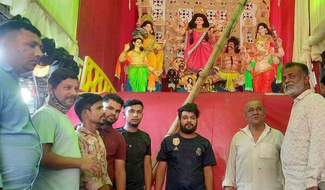 ১৩নং ওয়ার্ডের পূজা মন্ডপ পরিদর্শনে কাউন্সিলার খোরশেদ