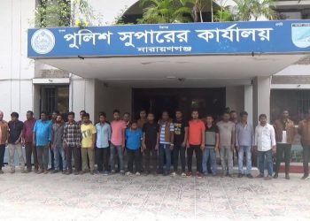 ফতুল্লায় পাসপোর্ট দালাল চক্রের ১৬ সদস্য গ্রেফতার