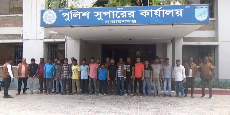 ফতুল্লায় পাসপোর্ট দালাল চক্রের ১৬ সদস্য গ্রেফতার