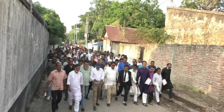 বিভিন্ন দাবিতে শহরে মহানগর বিএনপির লিফলেট বিতরণ