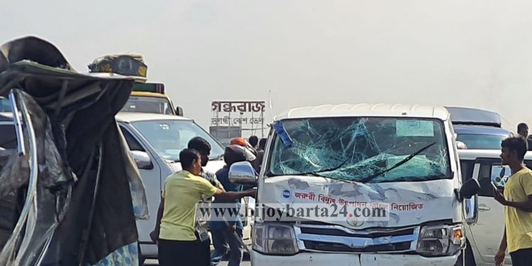কাঁচপুরে মাইক্রোবাস- অটোরিকশা সংঘর্ষে নিহত বেড়ে ৫