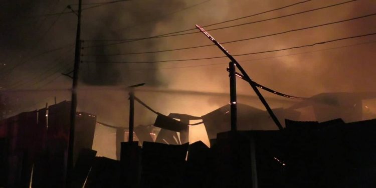 কদমতলায় পাটের গুদামে আগুন নিয়ন্ত্রনে