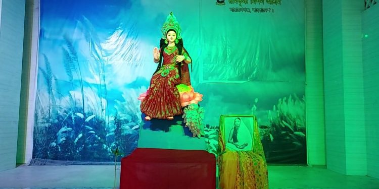 হিন্দু সম্প্রদায়ের অন্যতম লক্ষ্মী পূজা উদযাপিত হচ্ছে আজ