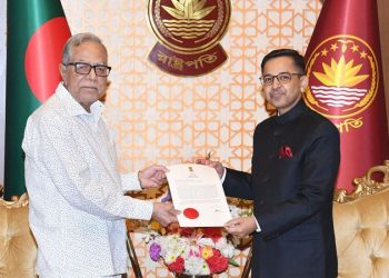 রাষ্ট্রপতির কাছে ভারতের হাইকমিশনার পরিচয়পত্র পেশ