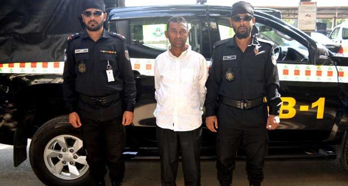 রুপগঞ্জে সন্ত্রাসী বজলু মেম্বার’র আস্তানা থেকে অস্ত্র ও মাদক উদ্ধার