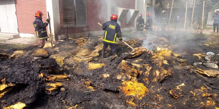 খানপুরে হাসপাতালে হঠ্যাৎ আগুন