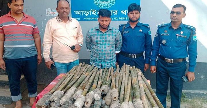 আড়াইহাজারে ককটল ও মশাল সহ দুই ছাত্রদল নেতা গ্রেফতার