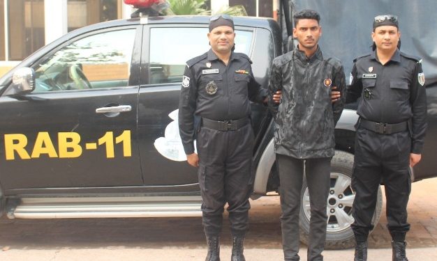 আড়াইহাজারে ক্লু-লেস মোমেন” হত্যা মামলার আসামী তারেক গ্রেপ্তার