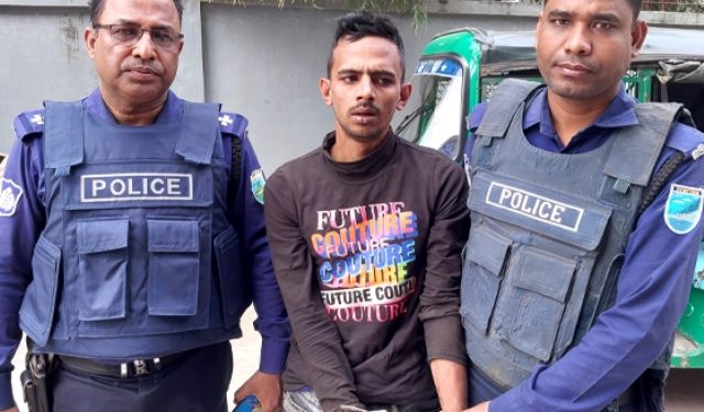 ফতুল্লায় চোরির অভিযোগে যুবককে গণপিটুনি