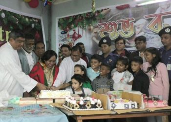 নারায়ণগঞ্জে আনন্দ-উচ্ছাসে বড়দিন উদযাপন