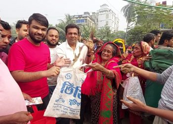 বিজয় দিবসে ১২ হাজার পরিবারকে মাছ বিতরণ করলেন প্যানেল মেয়র বাবু