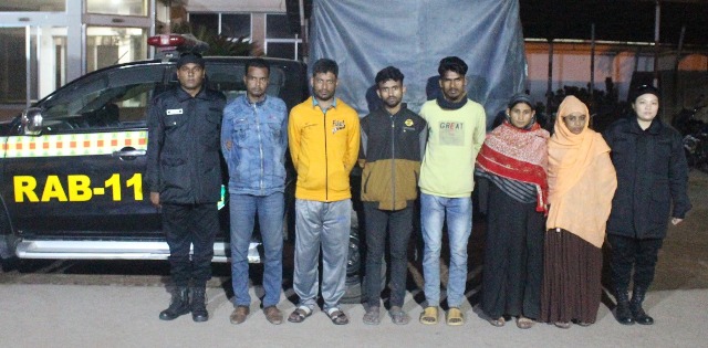 আড়াইহাজারে গাঁজা সহ গ্রেপ্তার ৬