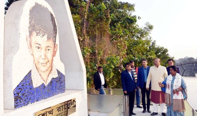 শেখ রাসেল পরিদর্শনে রাজশাহী থেকে ছুটে এলেন রাসিক মেয়র