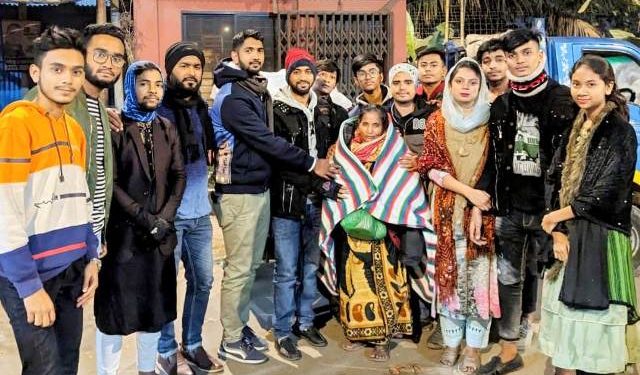 সিদ্ধিরগঞ্জে রেডিয়েশন ফাউন্ডেশনের উদ্যোগে শীতার্তদের মাঝে কম্বল বিতরণ