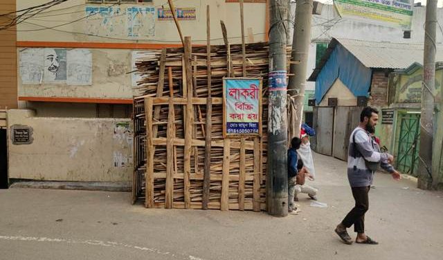 গ্যাস সংকটে বেড়েছে জ্বালানি লাকড়ির চাহিদা