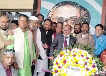 স্বদেশ প্রত্যাবর্তন দিবসে বঙ্গবন্ধুর প্রতিকৃতিতে না’গঞ্জ আ’লীগের শ্রদ্ধা