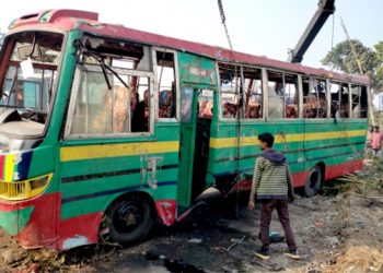 সিদ্ধিরগঞ্জে সড়ক দূর্ঘটনায় যাত্রীবাহী বাস খাদে পড়ে আহত ২০