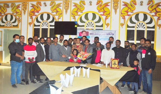 সাংবাদিক এনামূলকে নারায়ণগঞ্জ সাংবাদিক পরিষদের সম্মাণনা প্রদান