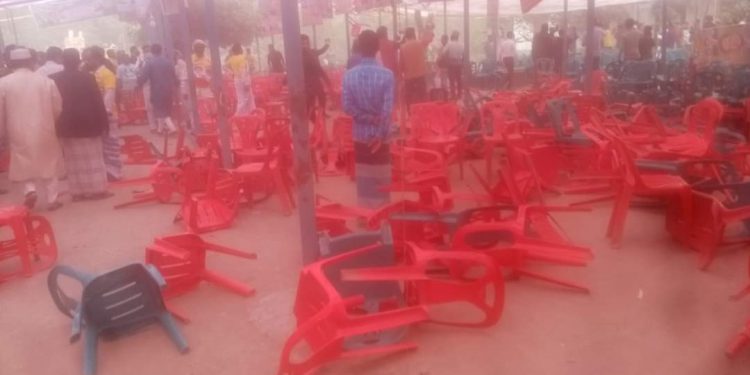 সোনারগাঁয়ে আওয়ামীলীগের দু’পক্ষের সংঘর্ষে কর্মী সম্মেলন পন্ড, আহত -৩০