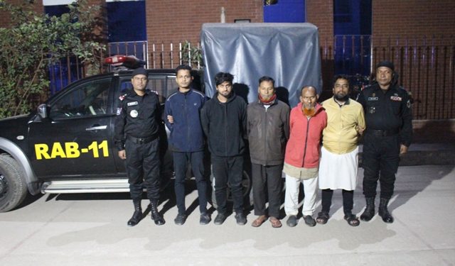 আড়াইহাজারে গাঁজা সহ গ্রেপ্তার ৫