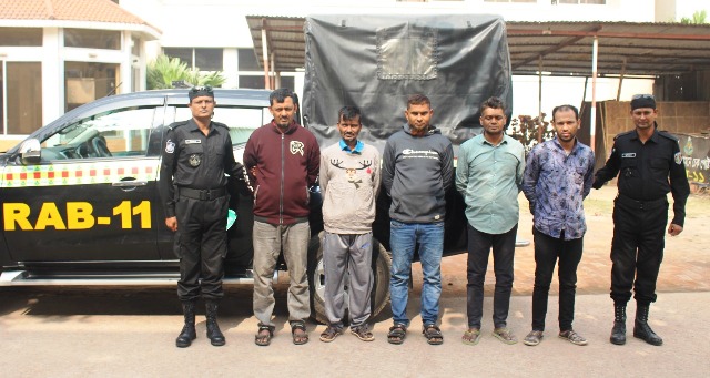 সোনারগায়ে বিপুল পরিমান ইয়াবা ও ফেন্সিডিল সহ আটক ৫