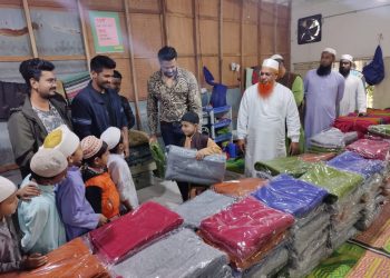 মাদ্রাসা ও এতিমখানার শিক্ষার্থীদের মাঝে শীতবস্ত্র বিতরণ করেন অয়ন ওসমান