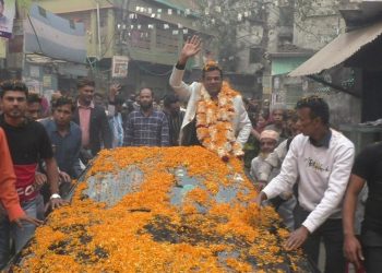 সংবর্ধণায় ওয়ার্ডবাসীর ফুলেল ভালবাসায় সিক্ত প্যানেল মেয়র বাবু