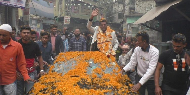 সংবর্ধণায় ওয়ার্ডবাসীর ফুলেল ভালবাসায় সিক্ত প্যানেল মেয়র বাবু