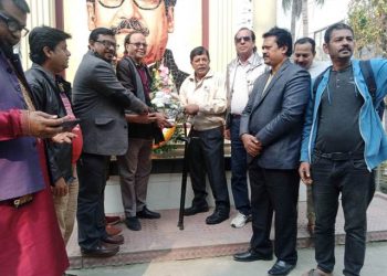 চেয়ারম্যান চন্দন শীলকে রংধনু সংসদের ফুলেল অভ্যর্থণা