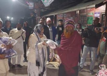 শীতার্তদের পাশে আজমেরী ওসমান দম্পতি