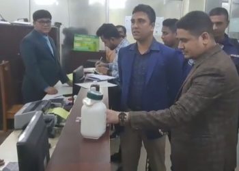 ফ্রীজের মধ্যে মেয়াদোত্তীর্ণ রিএজেন্ট পাওয়ায় মেডি প্লাসকে ৫০ হাজার টাকা জরিমানা