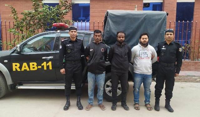 আড়াইহাজারে ৭ কেজি গাঁজা সহ আটক ৩