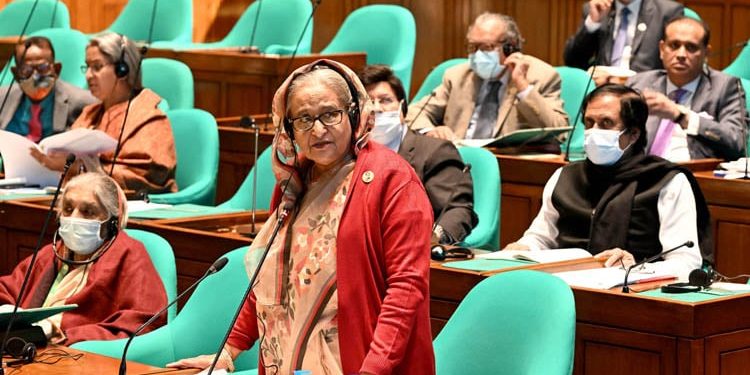 বাংলাদেশ আইএমএফ থেকে কোনো শর্ত দিয়ে ঋণ নিচ্ছে না-প্রধানমন্ত্রী