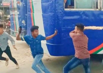 বিদ্রোহীদের হামলায় আহত নব গঠিত জেলা ছাত্রদলের নেতৃবৃন্দরা