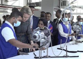 নারায়ণগঞ্জে একটি ফ্যাক্টরী পরিদর্শনে বেলজিয়ামের রানী