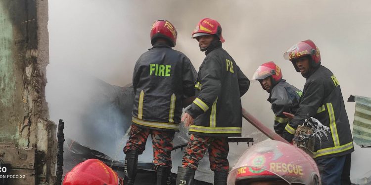 সিদ্ধিরগঞ্জে ২টি তুলা ও ঝুটের কারখানায় অগ্নিকান্ড
