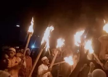 দুই ভাই নিহতের ঘটনায় বিচার দাবি করে সড়কে মশাল মিছিল