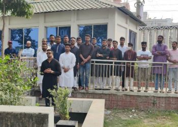 ভাষা সৈনিক শামসুজ্জোহা দাদার কবরে নাতি অয়ন ওসমানের দোয়া ও শ্রদ্ধা
