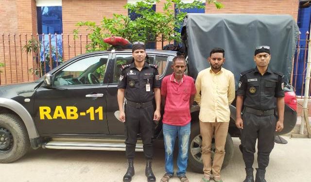 সিদ্ধিরগঞ্জে গাঁজা ও ফেন্সিডিল সহ আটক ২