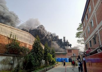 রুপগঞ্জে স্পিনিং মিলে ভয়াবহ আগুন