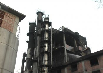 চার ঘন্টার প্রচেষ্টায় আড়াইহাজারে কেমিক্যাল ফ্যাক্টরির আগুন নিয়ন্ত্রণে