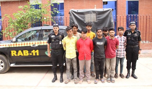 মহাসড়কে ডাকাত চক্রের ৮ সদস্য আটক