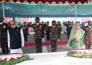 বঙ্গবন্ধুর প্রতিকৃতিতে রাষ্ট্রপতি ও প্রধানমন্ত্রী শ্রদ্ধা