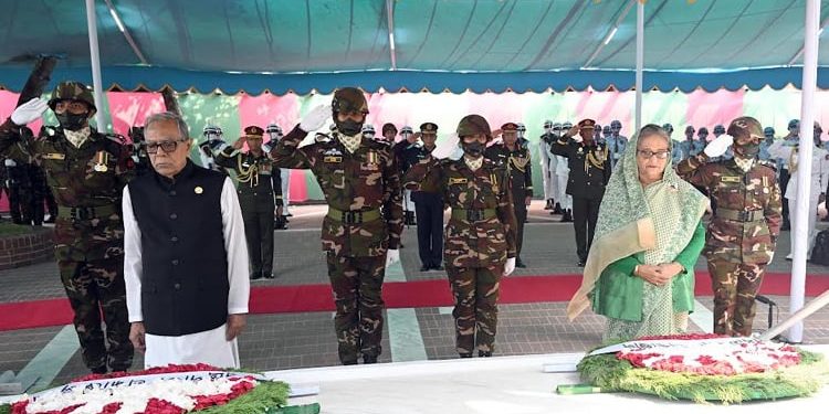 বঙ্গবন্ধুর প্রতিকৃতিতে রাষ্ট্রপতি ও প্রধানমন্ত্রী শ্রদ্ধা